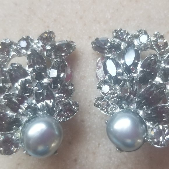 HAUTE COUTURE SIMAN TU BLACK GRAY FLORAL CLUSTER STATEMENT CRYSTAL PEARL EARRING - Picture 10 of 15